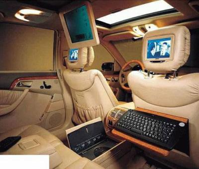 CETTE VOITURE EST TRES BELLE